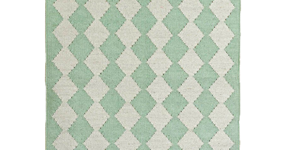 A rug made of bottles Plastics le Mag