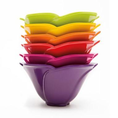 Rose mini dishes, the art of the outdoor table