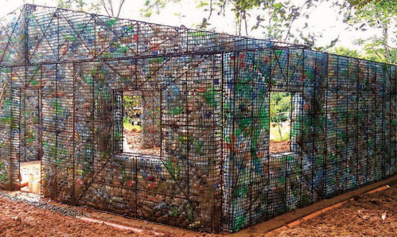 Panama : a plastic bottles village!