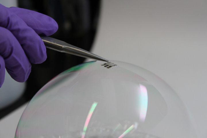 Ultra-thin polymer solar cells