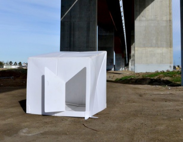 Portable shelter for the homeless Plastics le Mag